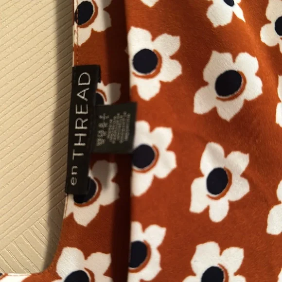 En Thread Dress - Picture 3 of 5